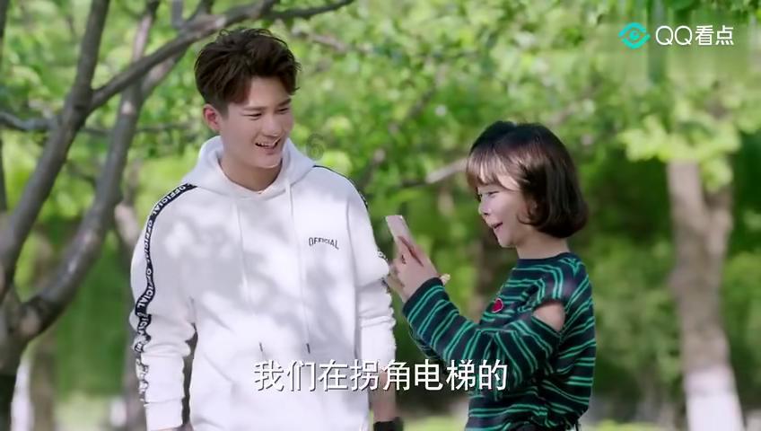 父亲去世后，江西孝子为父遗体塑金身，供在家中，无人敢上门做客