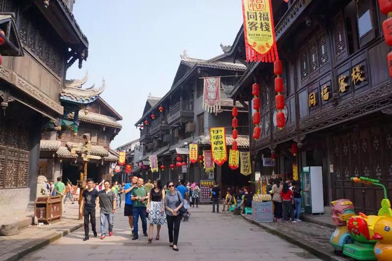 敏捷的白球
